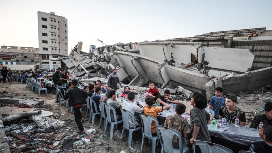 Gazze’de İftar: Kardeşliğin ve Dayanışmanın Sofrası
